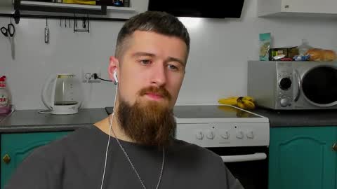 Snapshot of bearded_legend chatting on 10-17-25, 07:16 Zeus online show from 10-17-25, 07:16