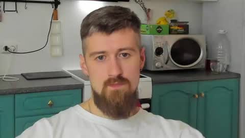 Snapshot of bearded_legend chatting on 06-25-26, 04:01 Zeus online show from 06-25-26, 04:01
