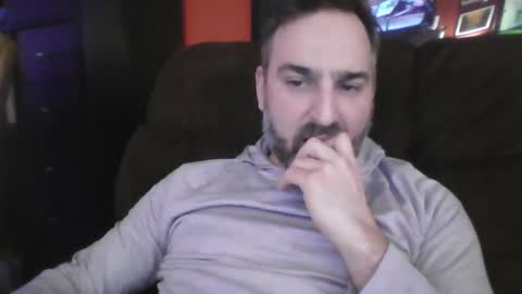 Snapshot of beardedambition chatting on 03-01-25, 07:26 beardedambition online show from 03-01-25, 07:26