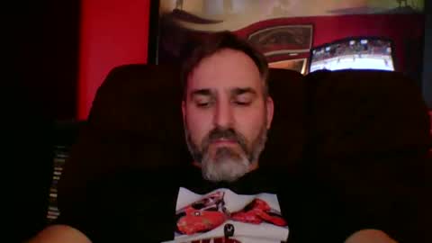 Snapshot of beardedambition chatting on 11-14-25, 01:48 beardedambition online show from 11-14-25, 01:48