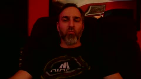 Snapshot of beardedambition chatting on 11-26-25, 11:28 beardedambition online show from 11-26-25, 11:28