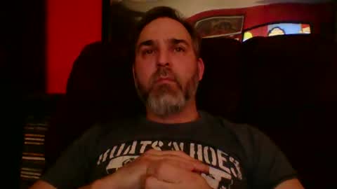 Snapshot of beardedambition chatting on 11-28-25, 04:59 beardedambition online show from 11-28-25, 04:59