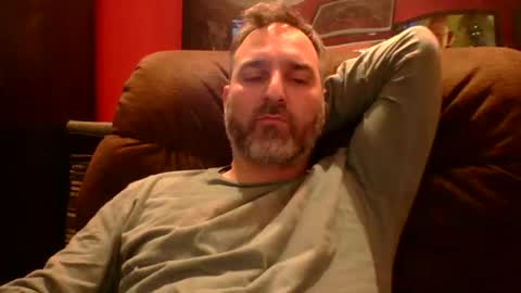 Snapshot of beardedambition chatting on 12-14-25, 03:56 beardedambition online show from 12-14-25, 03:56