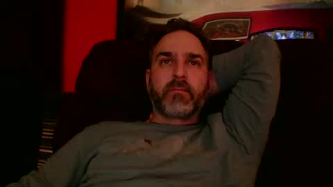 Snapshot of beardedambition chatting on 12-15-25, 03:00 beardedambition online show from 12-15-25, 03:00