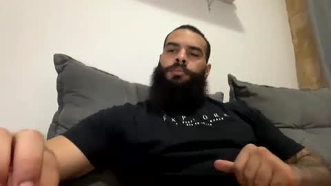 Snapshot of beardmax chatting on 02-10-26, 06:06 Min online show from 02-10-26, 06:06