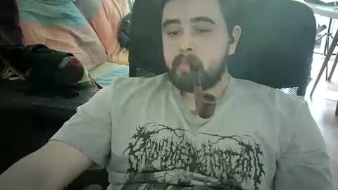 Snapshot of beartsmkr chatting on 10-19-25, 10:05 beartsmkr online show from 10-19-25, 10:05