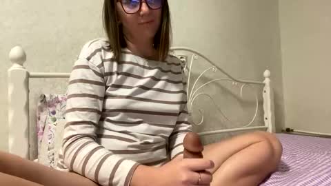 BeatriceTender online show from 10-28-25, 10:34