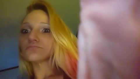 Snapshot of beautifulbaej chatting on 01-18-25, 06:03 Julie Nicole online show from 01-18-25, 06:03