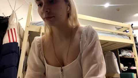 Snapshot of beautifultips chatting on 02-26-26, 03:22 Mia online show from 02-26-26, 03:22