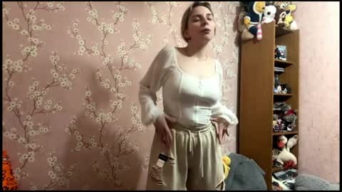 Mia online show from 04-09-26, 03:28