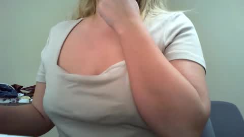 beauty_annyta online show from 03-19-26, 09:02