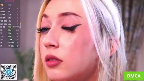 Snapshot of beauty_fuel chatting on 10-23-25, 04:39 Polly online show from 10-23-25, 04:39