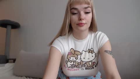 Snapshot of beauty_xpolly chatting on 02-10-26, 07:23 POLLY online show from 02-10-26, 07:23
