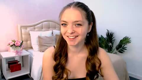 Snapshot of beautyfrominside chatting on 09-25-25, 01:15 Gloria online show from 09-25-25, 01:15