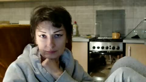 Snapshot of bebacksooon chatting on 01-11-26, 07:19 Raluca online show from 01-11-26, 07:19