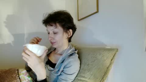 Snapshot of bebacksooon chatting on 02-16-26, 04:25 Raluca online show from 02-16-26, 04:25