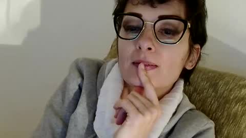 Snapshot of bebacksooon chatting on 02-22-26, 05:33 Raluca online show from 02-22-26, 05:33