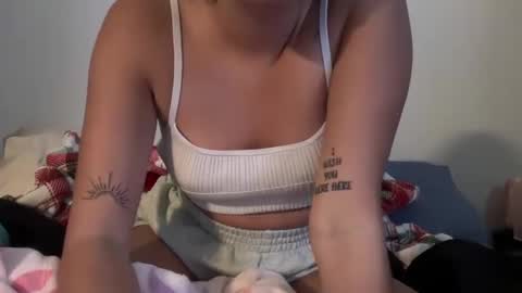 Snapshot of becca0101 chatting on 12-03-24, 04:39 Becca Hart online show from 12-03-24, 04:39