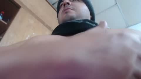 Snapshot of beefypecs_10 chatting on 12-27-24, 05:09 Criss2fer online show from 12-27-24, 05:09