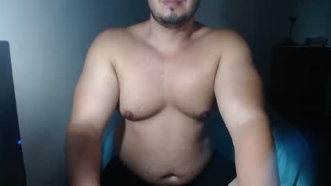 Snapshot of beefypecs_10 chatting on 10-15-25, 04:12 Criss2fer online show from 10-15-25, 04:12