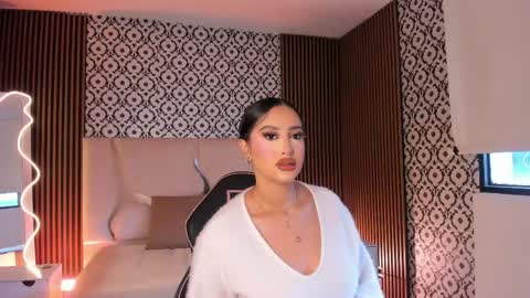 Snapshot of beella_tay1 chatting on 05-11-26, 12:44 BELLA online show from 05-11-26, 12:44