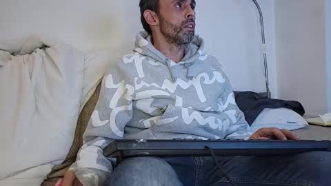 Snapshot of begbestuk chatting on 09-22-25, 03:08 begbestuk online show from 09-22-25, 03:08