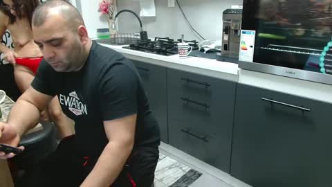 kevin and Bella online show from 12-31-24, 11:49