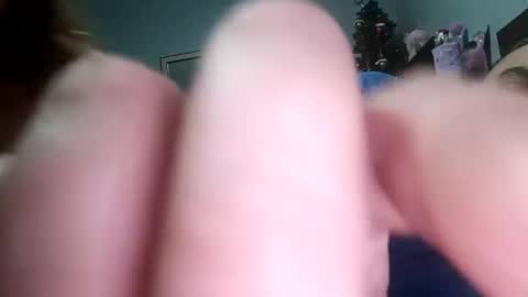 kevin and Bella online show from 12-21-25, 11:23