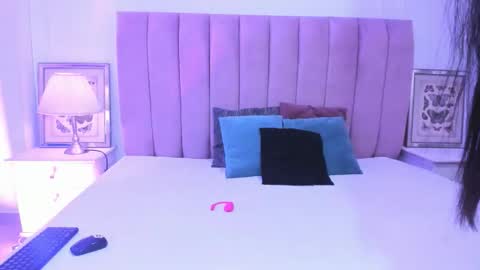 Snapshot of bela_rossee chatting on 10-21-25, 09:48 Bela online show from 10-21-25, 09:48