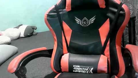 Tezza online show from 10-22-25, 01:06