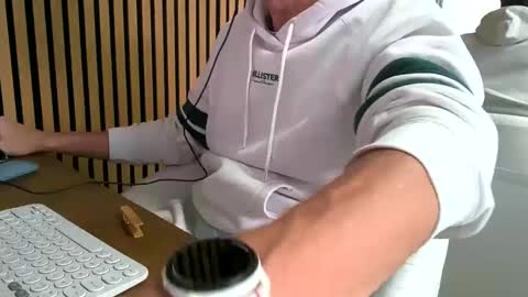 Snapshot of belami_france chatting on 10-08-25, 08:12 SexFriendFrance online show from 10-08-25, 08:12