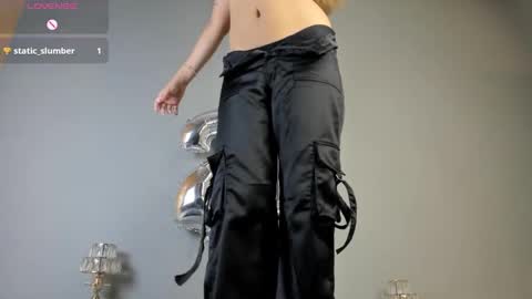 Snapshot of bella1207 chatting on 03-06-25, 12:10 Bella cam online show from 03-06-25, 12:10
