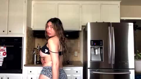 Snapshot of bella69donna chatting on 02-26-26, 03:55 bella69donna online show from 02-26-26, 03:55