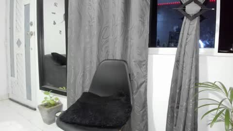 isabella online show from 02-07-25, 10:19