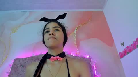 Snapshot of bella__sweets chatting on 02-13-25, 01:08 Melanie online show from 02-13-25, 01:08