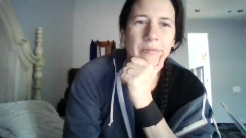 Bella online show from 02-07-25, 11:45