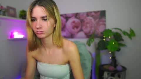 BellaBlonde online show from 12-18-25, 02:45