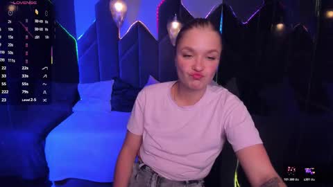 Bella online show from 10-31-25, 07:26