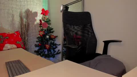 Snapshot of bella_desi chatting on 12-20-24, 03:10 Dessi  online show from 12-20-24, 03:10