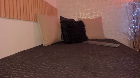 Snapshot of bella_desi chatting on 01-04-25, 03:17 Dessi  online show from 01-04-25, 03:17