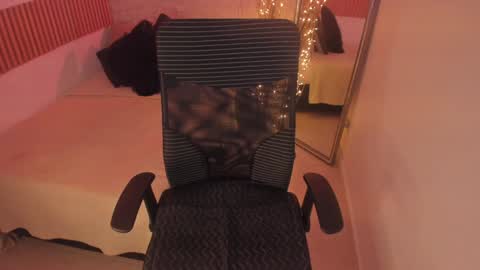 Snapshot of bella_desi chatting on 01-25-25, 12:47 Dessi  online show from 01-25-25, 12:47
