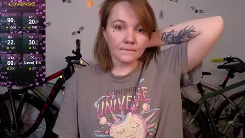 Bella online show from 10-28-25, 02:59