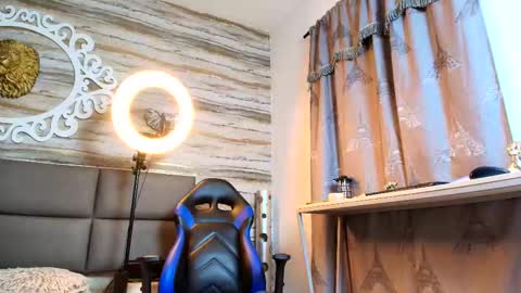 Snapshot of bella_salvatore chatting on 09-21-25, 02:29     online show from 09-21-25, 02:29