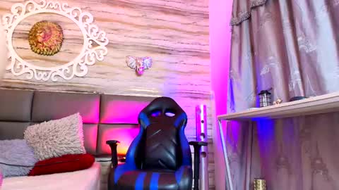 Snapshot of bella_salvatore chatting on 09-26-25, 04:38     online show from 09-26-25, 04:38