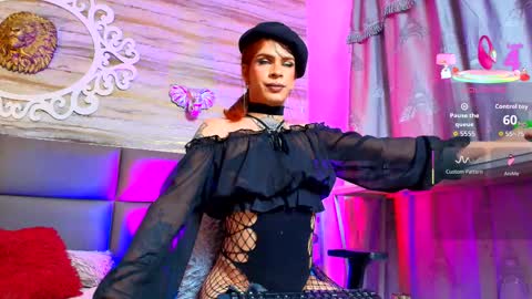 Snapshot of bella_salvatore chatting on 09-28-25, 05:51     online show from 09-28-25, 05:51