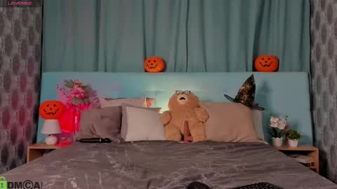 Bella online show from 10-31-25, 12:33