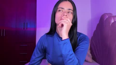 Snapshot of bella_sun_ chatting on 10-19-25, 04:57 Valeria Model Independent online show from 10-19-25, 04:57