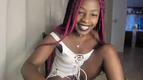 Snapshot of bella_thequeen chatting on 01-29-25, 06:22 Bella sweetpea online show from 01-29-25, 06:22