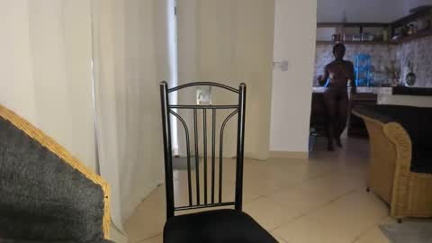 Snapshot of bella_thequeen chatting on 02-19-25, 04:55 Bella sweetpea online show from 02-19-25, 04:55