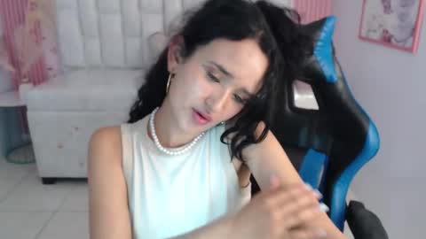 Bella online show from 10-22-25, 10:42